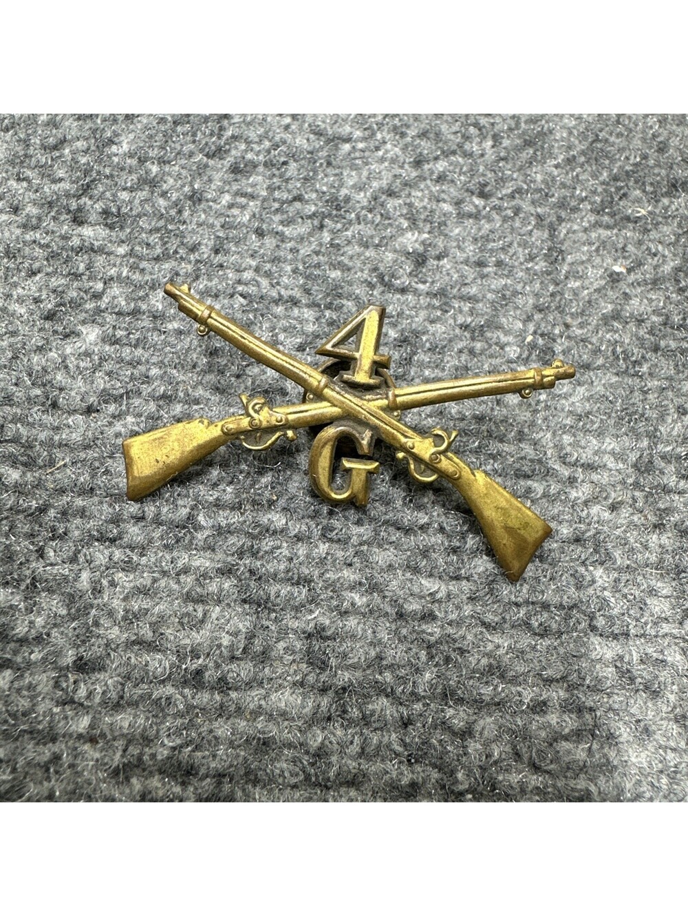 US Spanish American War Insignia/ Pin 4th Regiment Infantry Company G, 2" Wide